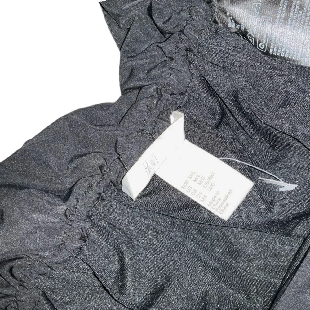 H&M‎ Woman’s Black Ruffled Skirt Size Medium - Picture 4 of 4